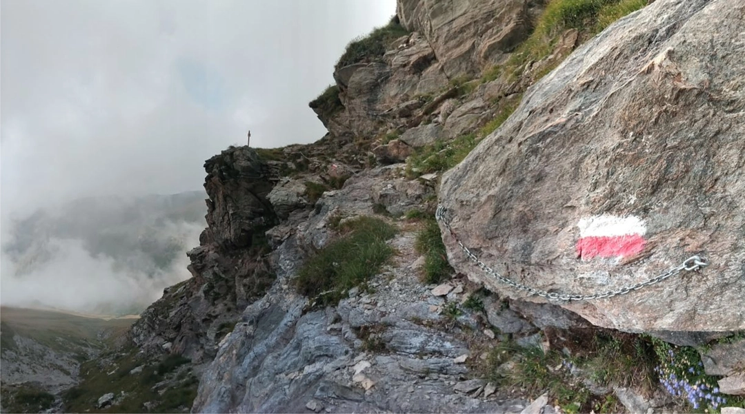 28 tratti esposti con corde e catene